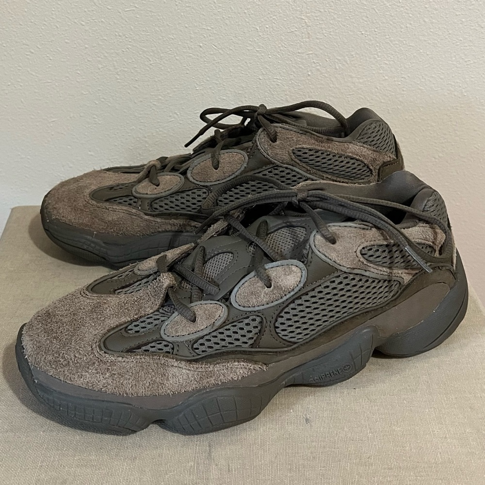 adidas Yeezy 500 Clay Brown, size 10 (mens)